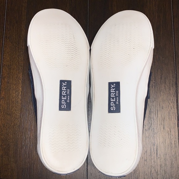 Sperry top-sider. Women’s size 7.   Gently used condition. - Picture 5 of 6